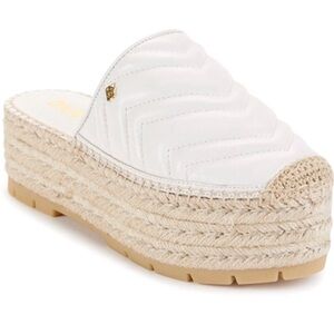 Never worn! DKNY Cream leather platform espradille slides size 6M (small stain)
